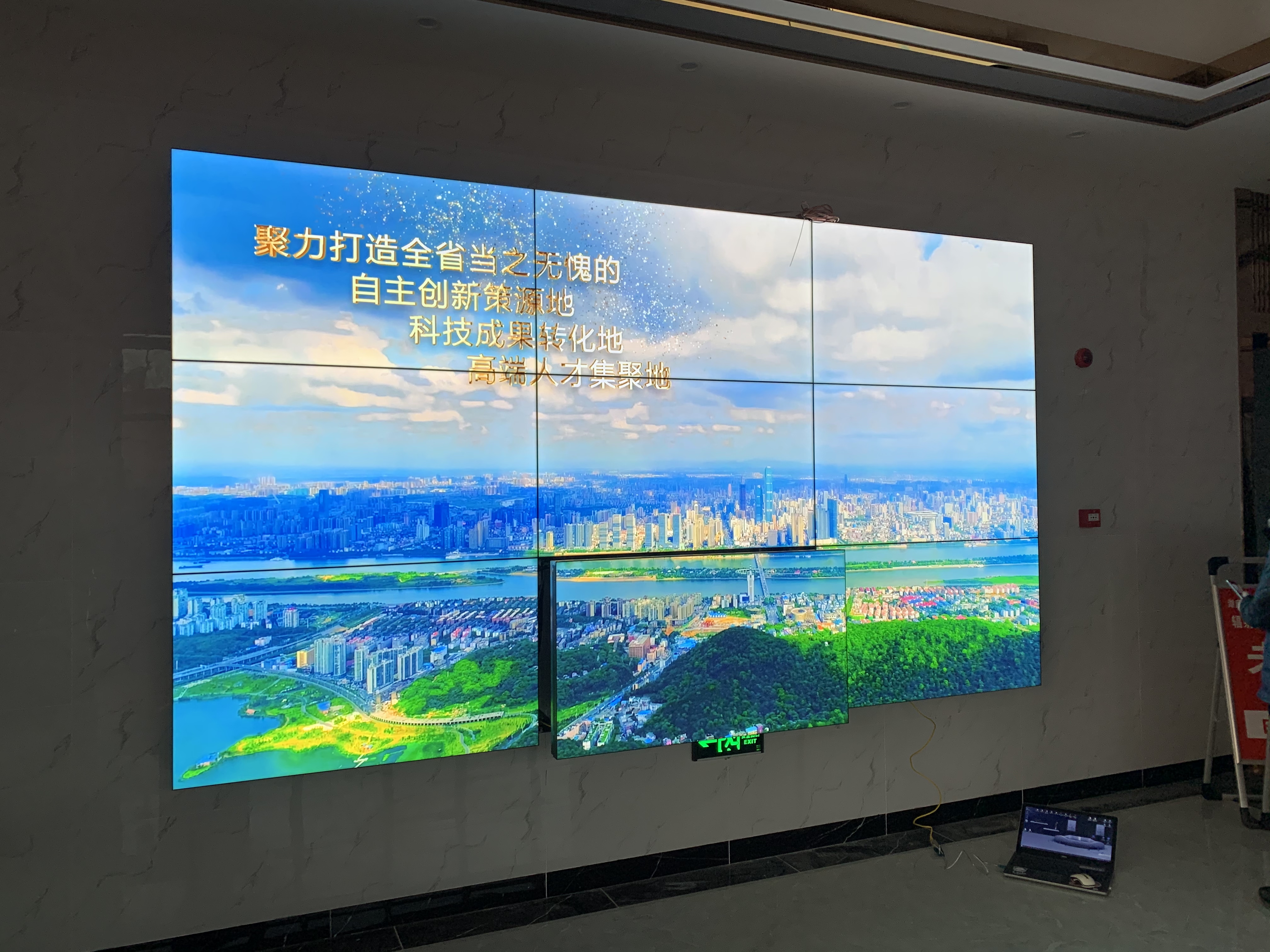 湖南省長沙55寸3.5mm（3*3）液晶拼接屏安裝展示
